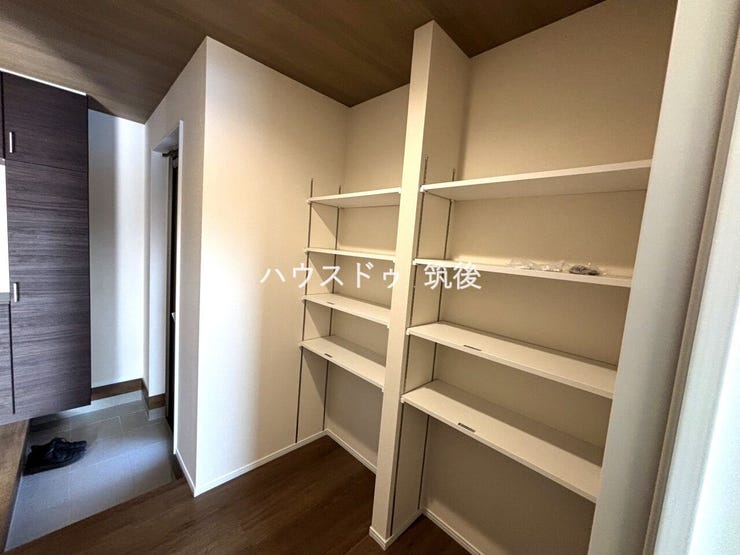 ベビーカーやアウトドア用品も置けるSC。