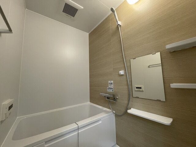 浴室:落ち着きのある雰囲気の浴室になります。一日の疲れも癒されそうですね。