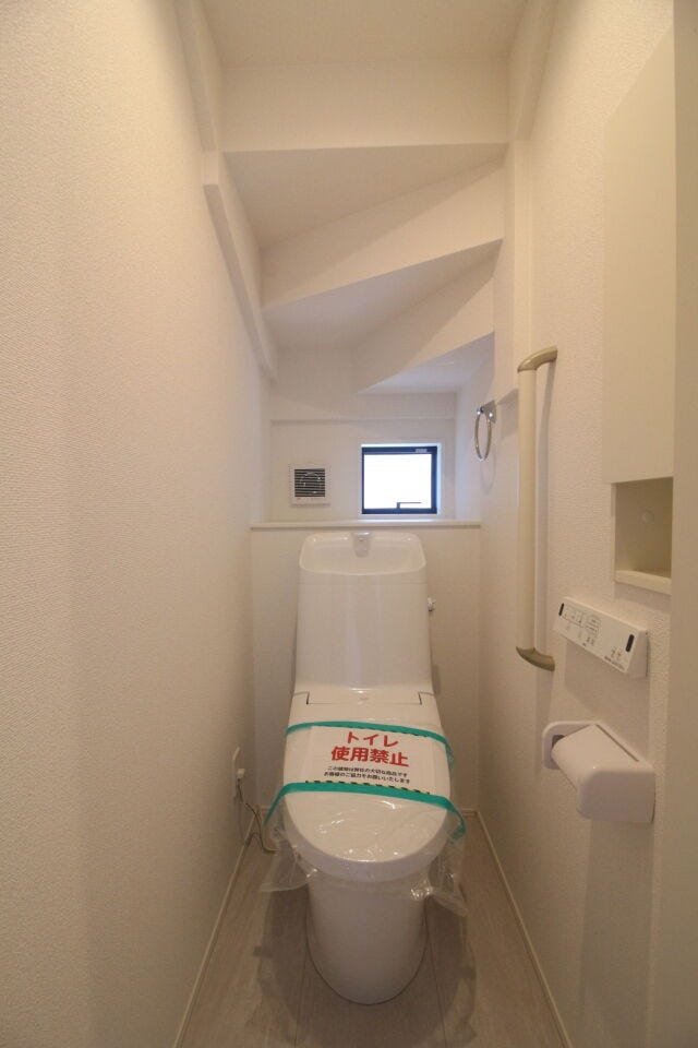 *1階のトイレ*
1・2階にトイレがございます♪朝の忙しい時間帯も待たずにすみそうですね♪