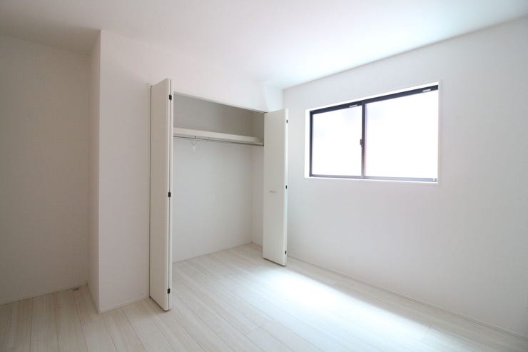 *約6.06帖洋室*
家具を置いても十分なスペースを確保できるゆとりの住空間!