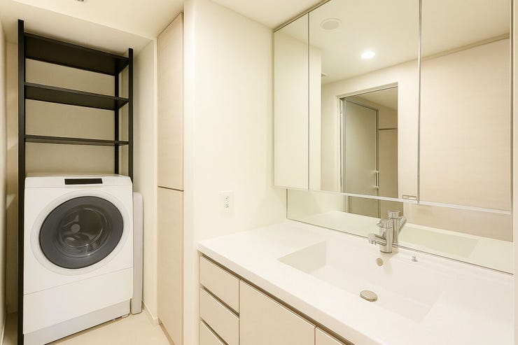 ゆとりのある洗面台は朝の身支度も捗ります!