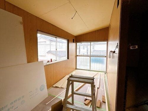 2階の納戸。採光窓もあるので居室としても使用できるお部屋。