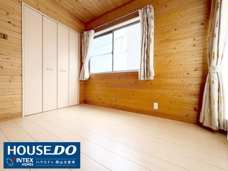 【全居室に嬉しい収納スペース付き】
すべてのお部屋にクローゼットを完備!お子様の成長とともに増える衣類や学用品も、これならスッキリ片付きます。