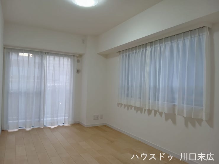 お好みの家具を配置して、思い通りのプライベート空間を創り出せる洋室。主寝室や趣味の部屋など、住まう方のライフスタイルに合わせて多目的に活用できます。