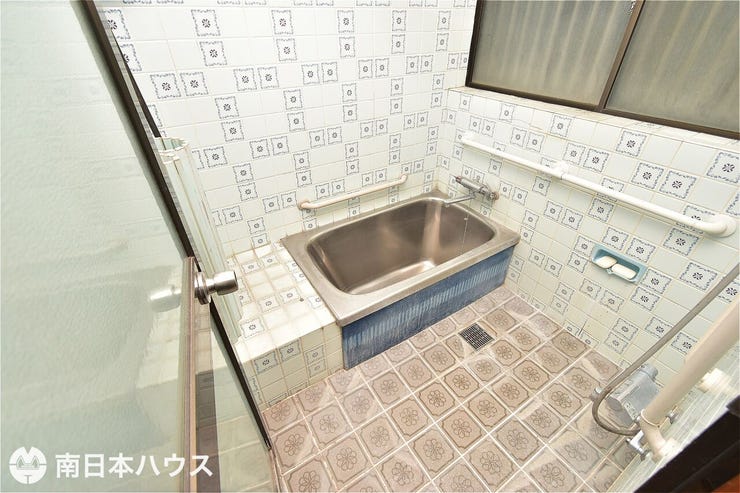 【浴室】窓付きの浴室です!サイズも広く使いやすいです♪