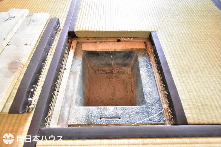 【1階和室】茶道の稽古用に造られた炉があります!