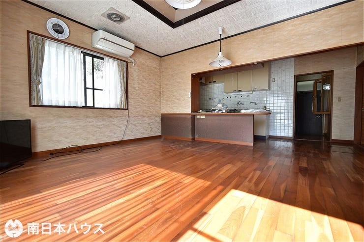 【リビング】1階のリビングです!南向きで日当り良好です♪