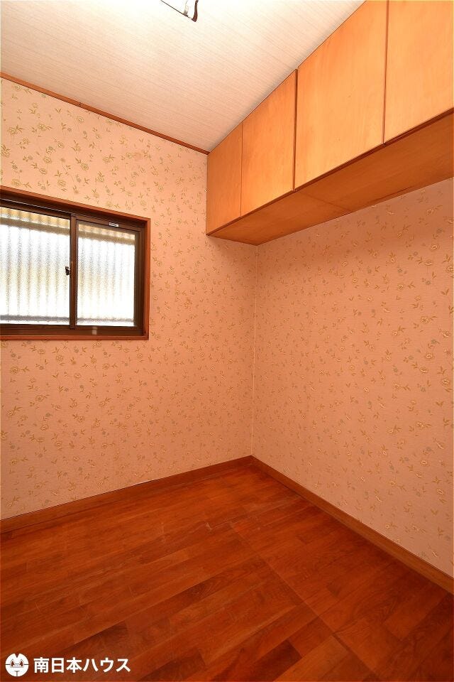 【納戸】2階納戸です!両面の壁に吊戸棚付きです♪