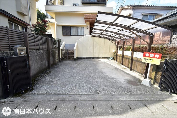 【駐車場】駐車2台!普通車1台、軽自動車1台が駐車可能です!