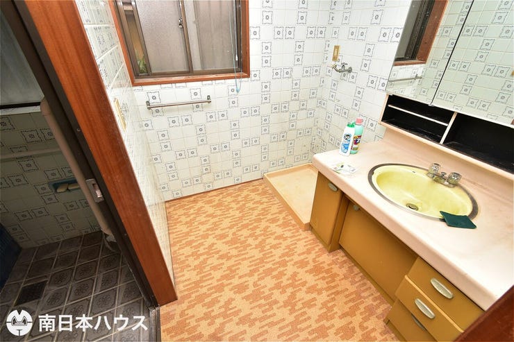 【1階洗面所】広々とした洗面脱衣所です!