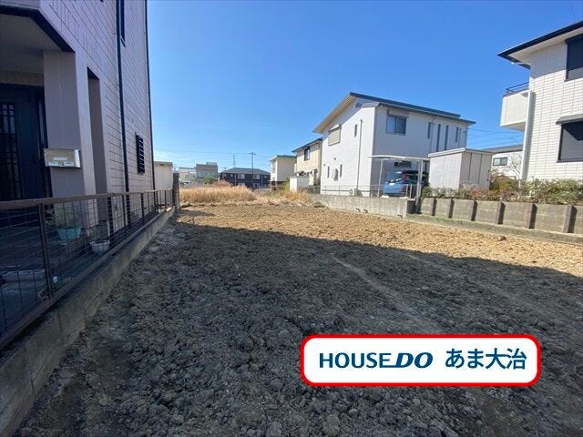 並列で3台の駐車が可能、愛車の保有も安心ですね。各居室に収納付きですっきり綺麗な室内を保てそうです。