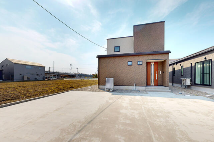 「高岡やぶなみ」駅徒歩6分! 旬な食材が揃うスーパー徒歩15分♪ 生活施設充実!