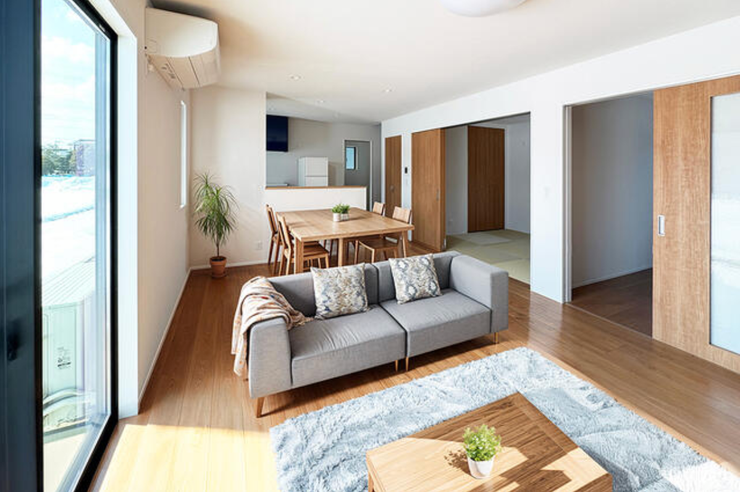 LDKと和室を合わせて20.5帖! 南からのたっぷりと降り注ぐ陽光♪※家具・小物はCGによるイメージ