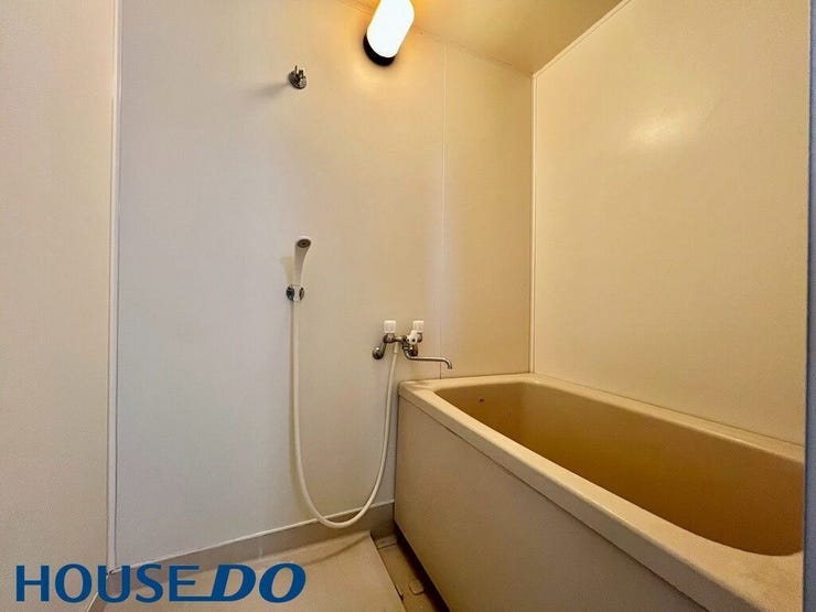 ※AI加工で家具類削除しております。