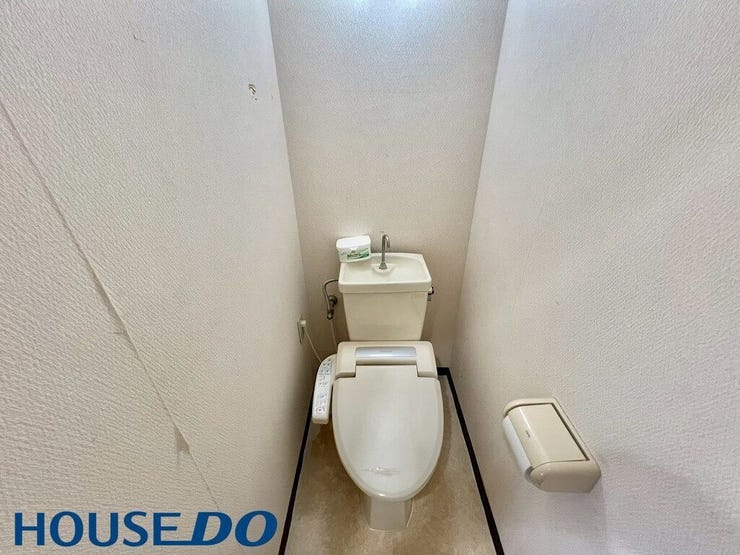 ※AI加工で家具類削除しております。