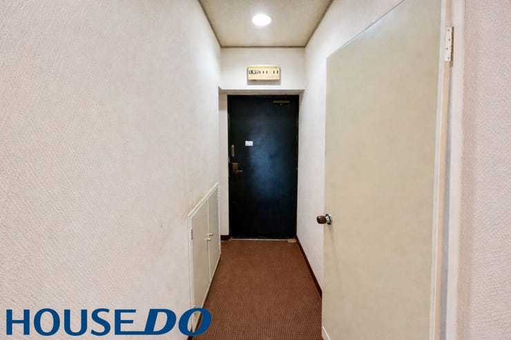 ※AI加工で家具類削除しております。