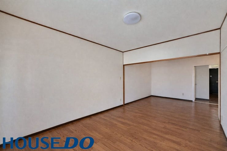 ※AI加工で家具類削除しております。