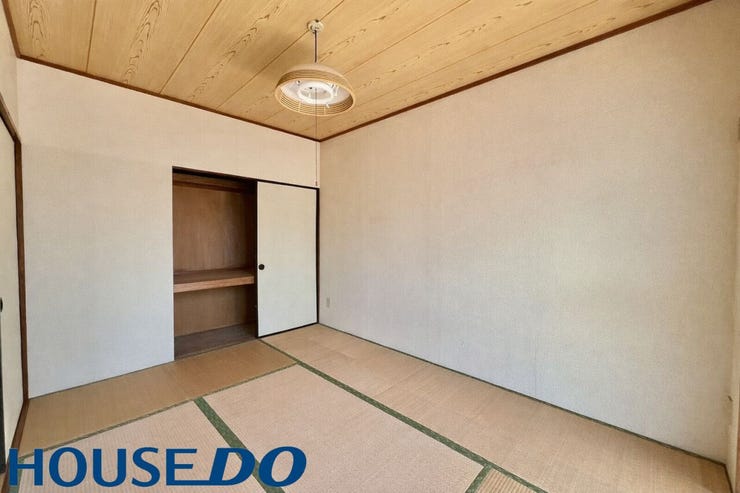 ※AI加工で家具類削除しております。