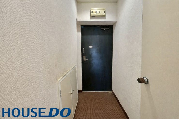 ※AI加工で家具類削除しております。