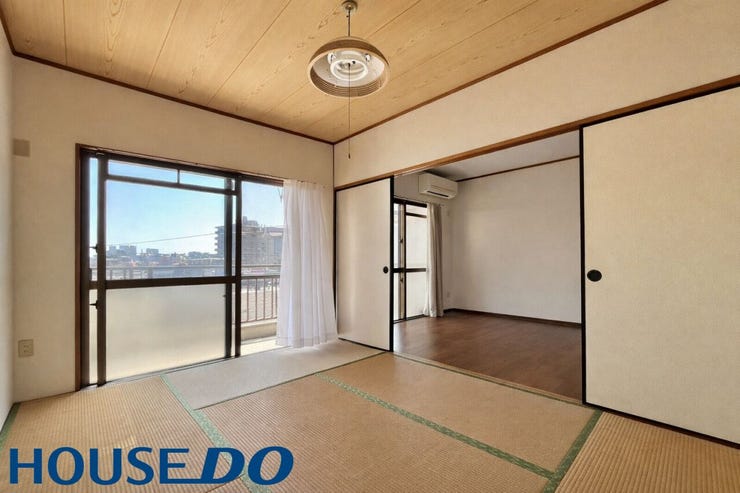 ※AI加工で家具類削除しております。