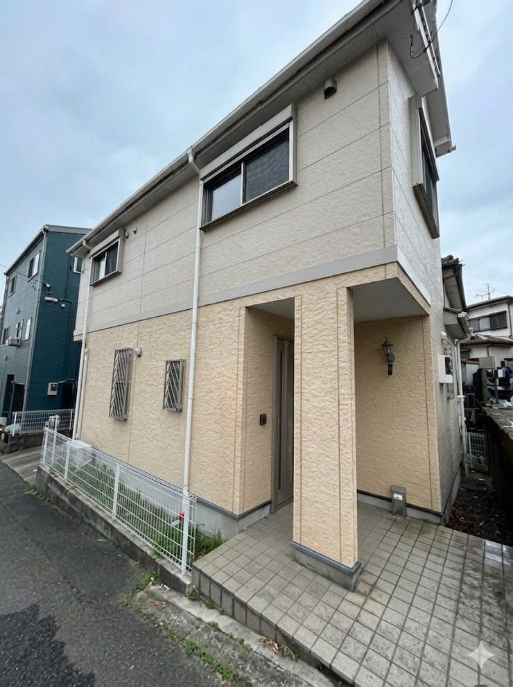 【外観】
室内リノベーション施工中。即入居可能物件