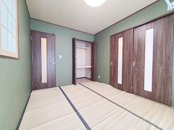 室内(2026年6月)撮影
◎本日案内可能◎
6帖の和室は応接間や家事スペース、来客用の寝室としてなどマルチにお使いいただけます!