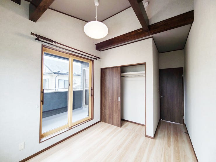 室内(2026年6月)撮影
◎本日案内可能◎
洋室2部屋がバルコニーに繋がっているのでお互いの生活リズムを崩さずに洗濯物の出し入れができます♪