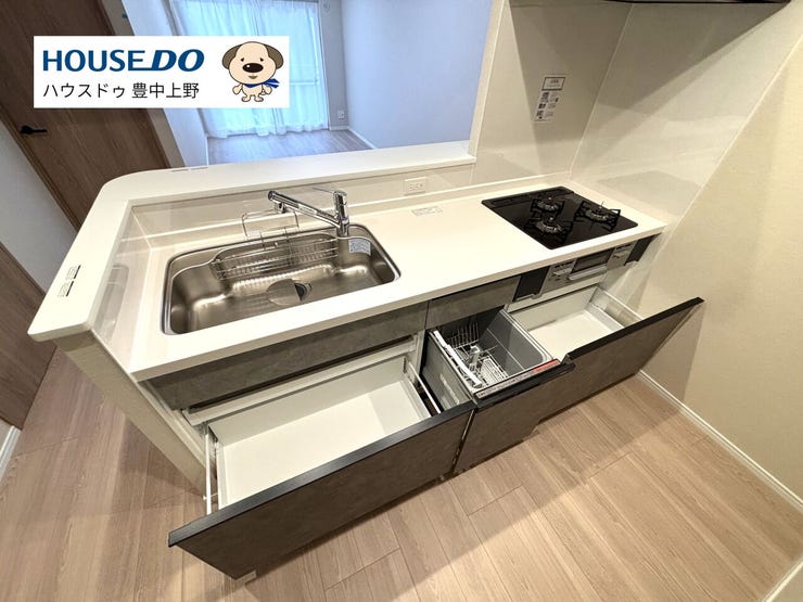 広々としたカウンタータイプのシステムキッチン!嬉しい食洗機付き♪