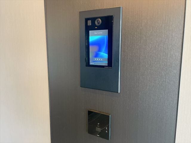 モニター付きオートロック完備。来訪者を画面で確認でき、防犯面にも配慮された安心のエントランス設備。