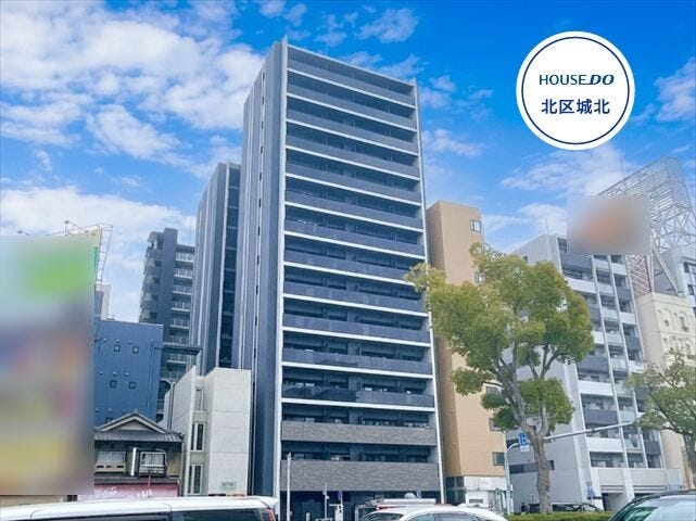 【外観】
大須観音駅徒歩2分の好立地。街中でひときわ映える洗練された外観デザインの高層レジデンス。大須小学校徒歩6分でファミリーにも嬉しいロケーション。