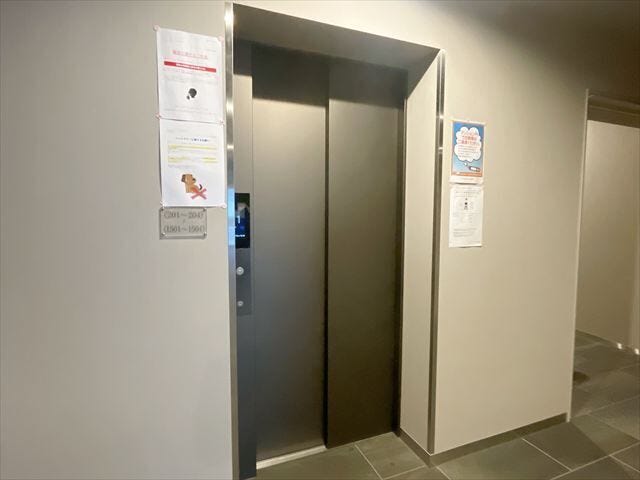 共用部にエレベーターを設置。移動もスムーズで、日々の上り下りも快適です。