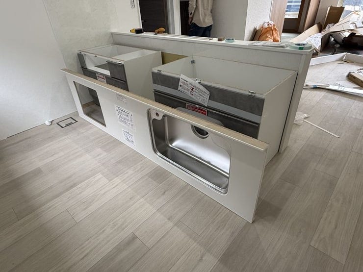 対面キッチンに交換し、開放的なリビングダイニングにリフォームしてます。