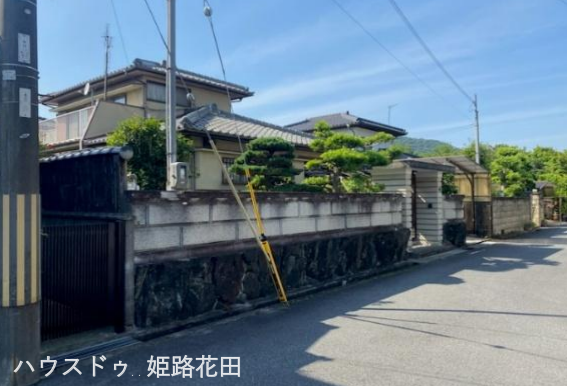 【外観】
全面道路広々♪