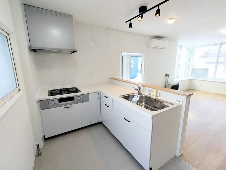 お子様を見守りながら家事ができる人気の対面式キッチン♪