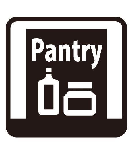食品ストックや調理器具など様々なモノを収納できる便利なパントリー。