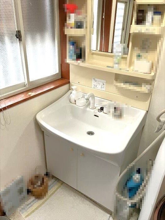 小物収納付き!物で溢れがちな空間も整理整頓できそうです