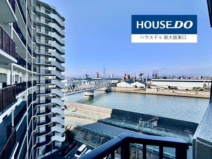 バルコニーからの眺望です。
水都大阪の名にふさわしい大きな川が望めます。