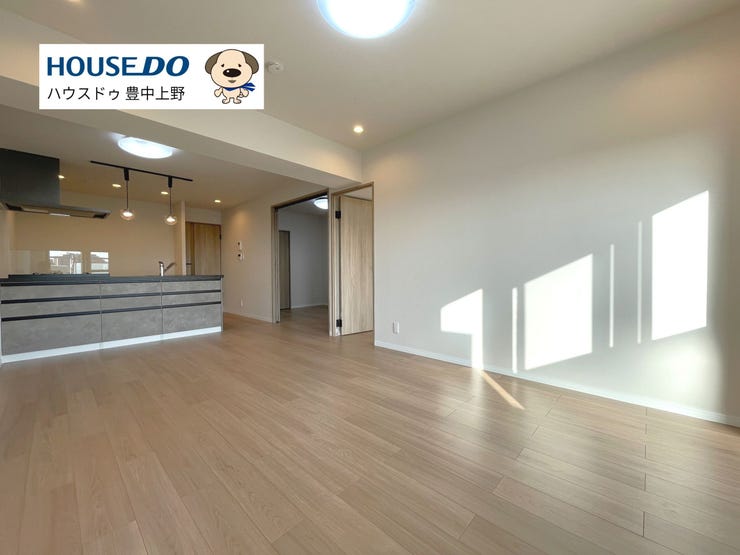 【外観】
【LDK】
約16.3帖のLDKは、南向きのため陽当り良好!