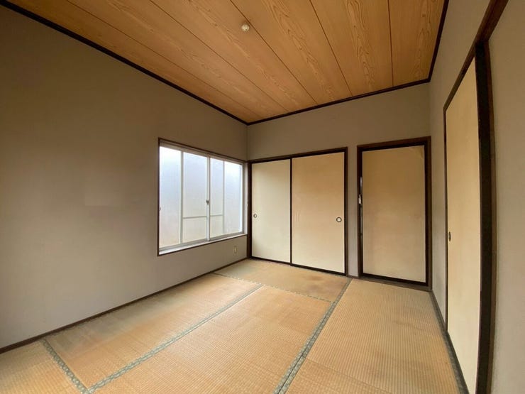 襖収納があり、布団や季節物をしっかり収納可能。