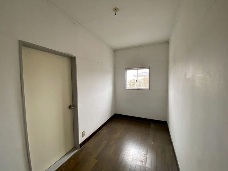 小窓のあるウォークインクローゼットで換気性能も安心!