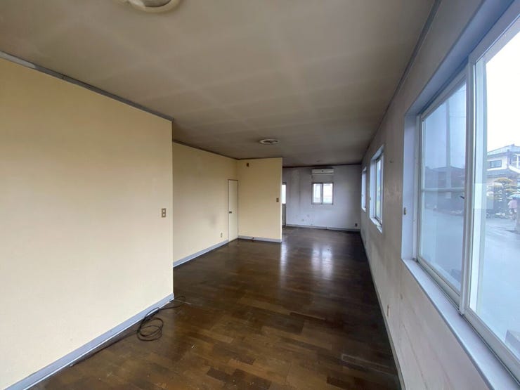 たくさんの窓で陽当たり良好!
仕切りが少なくレイアウトの自由度が高いです。