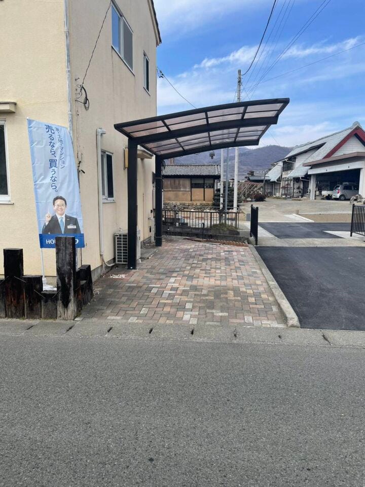 カーポート正面写真。
奥行き約5メートル!