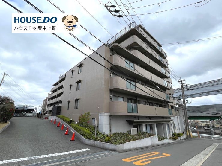 大阪モノレール「柴原阪大前駅」まで徒歩1分と通勤・通学に大変便利な立地です。教育施設、買物施設も徒歩10分ほどの圏内に揃っています。