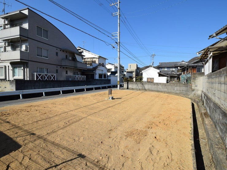 敷地内を南東側より撮影