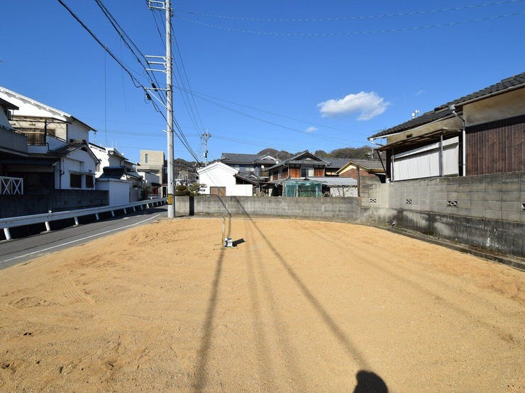 敷地内を南側より撮影