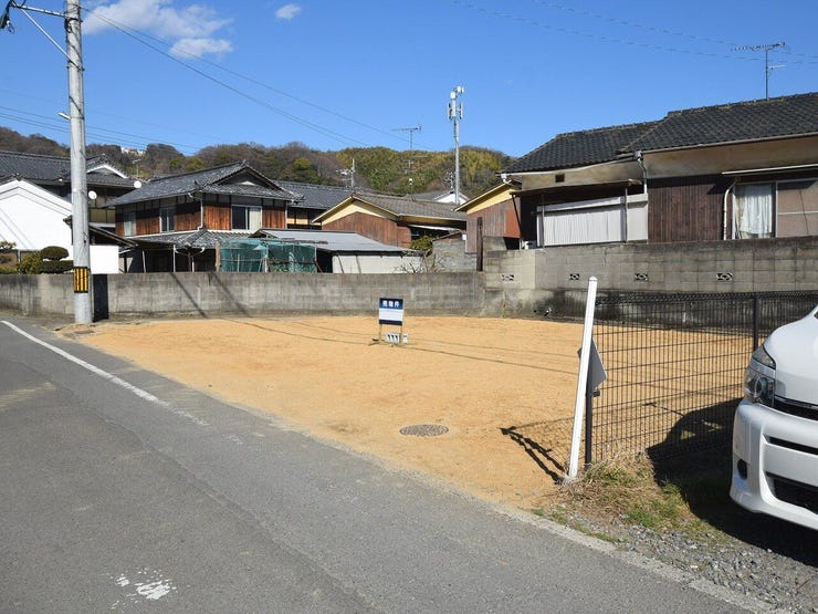 外観を南西側より撮影