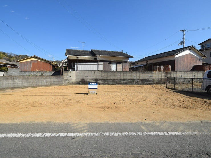 外観を西側より撮影