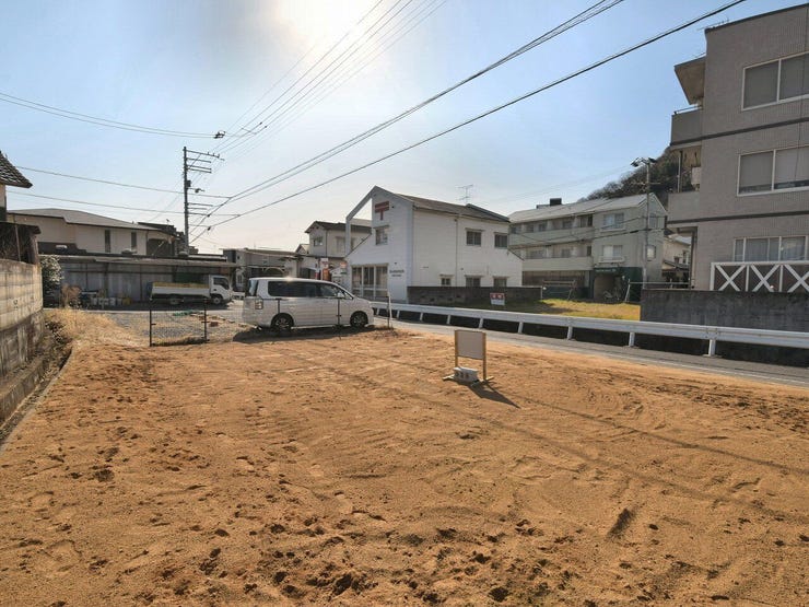 敷地内を北東側より撮影