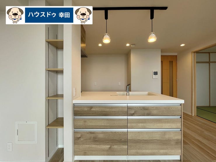 キッチン裏にも収納がございます!
常にスッキリとした空間に♪