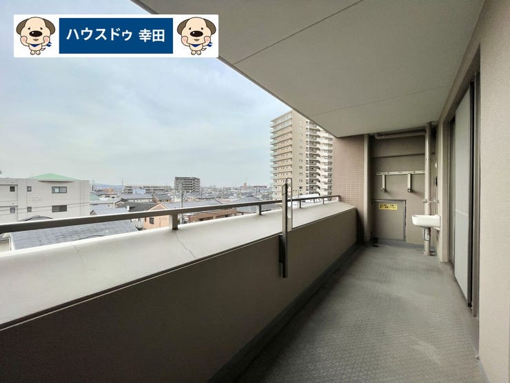 インナーバルコニーになっており、急な雨でも安心です♪